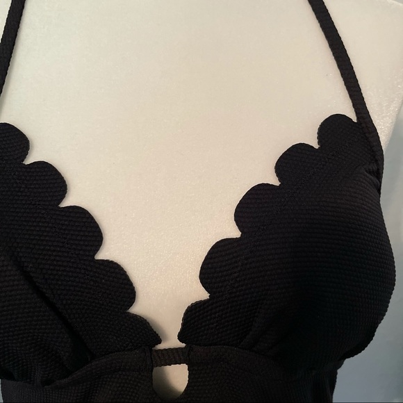 Scalloped Edge Bathing Suit, Black, Time and Tru size S (4-6) - Picture 8 of 16